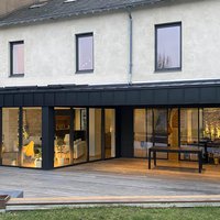Extension de maison avec terrasse et  préau en centre ville de Nantes